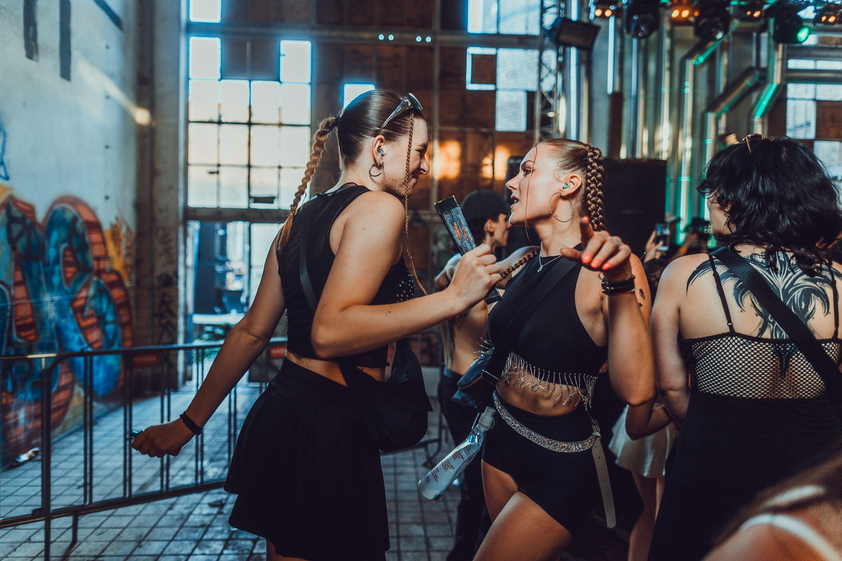 Loading... just a sec